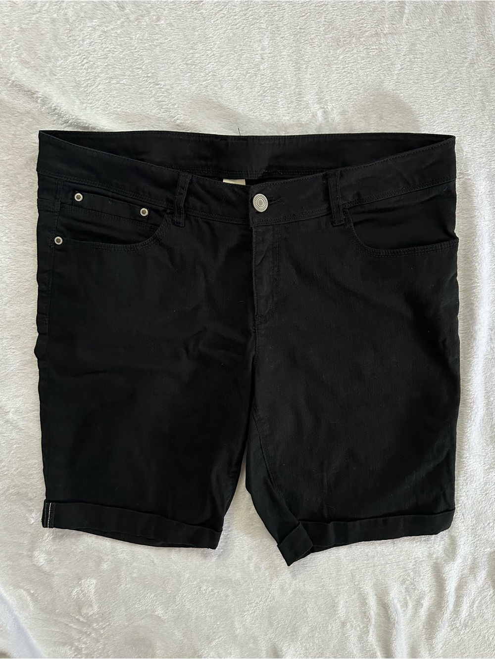 Faded Glory Bermuda Shorts in Black Size 14 Denim Cuffed Hem Mid Rise